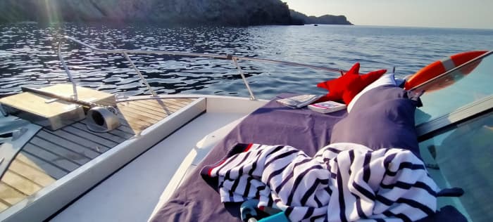 Privé boottocht rond Mahón op een motorboot.