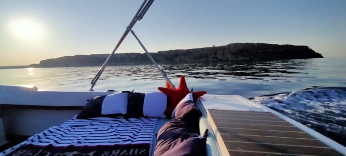 Privé boottocht rond Mahón op een motorboot.