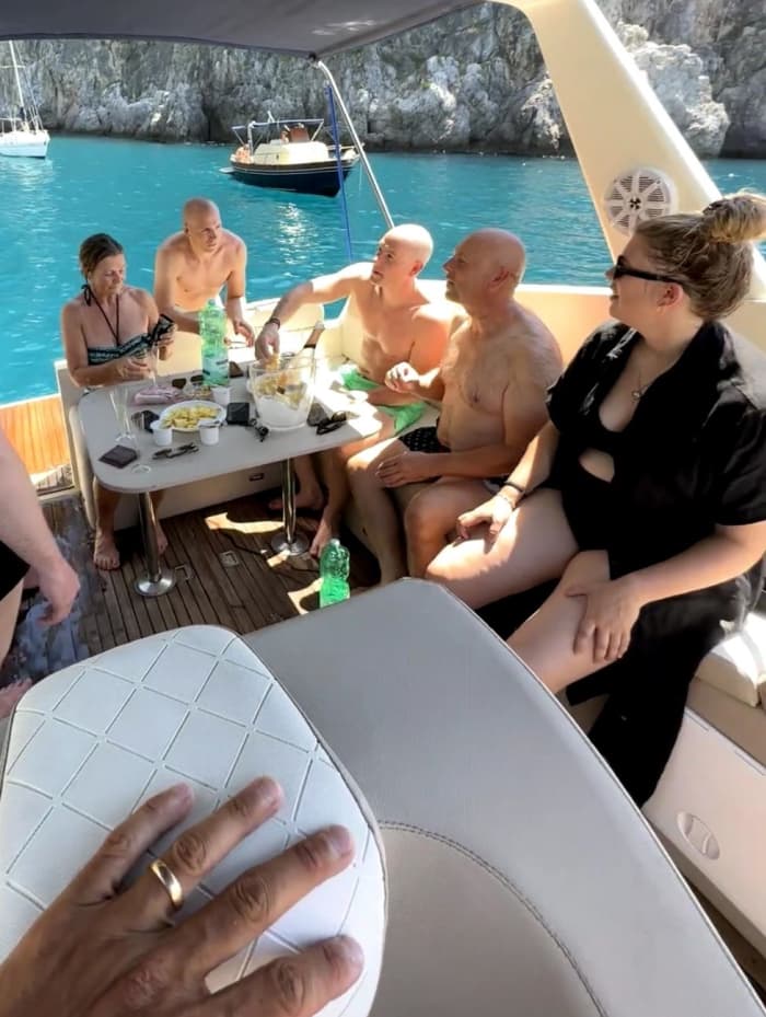 Capri in 7 Hours: An Exclusive Excursion Among the Grotticelle and Faraglioni Rocks aboard the Mimì 9.5 Elite