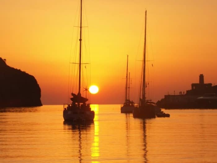Sunset Catamaran Tour – Champagne and Costa Mágica from s’Arenal (2h)
