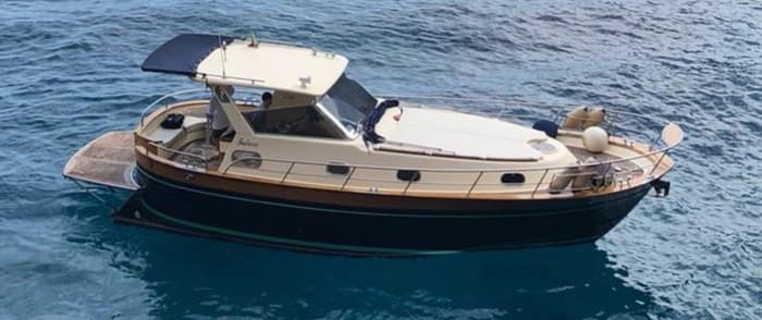 Entdecken Sie Sorrento: Ein sonniger Tag auf einem Motorboot