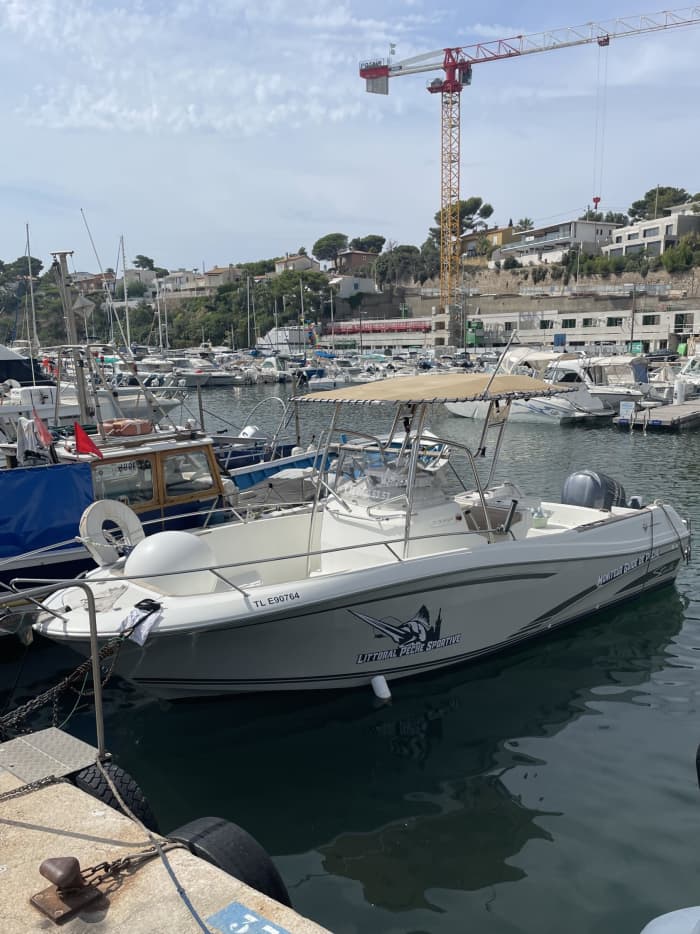 One day around Martigues: Enjoy 8h30 of discovery on a motorboat