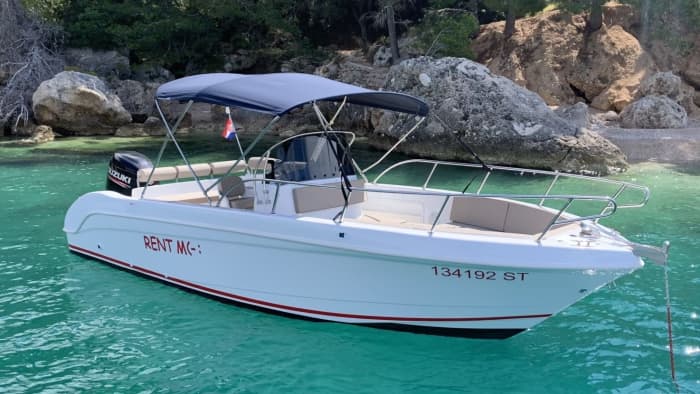 Your day in Omiš: Rent a motorboat for a full day of discovery
