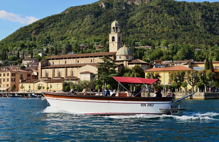 Rent a motorboat for 4h30 of fun