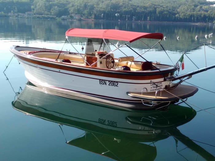 Rent a motorboat for 4h30 of fun
