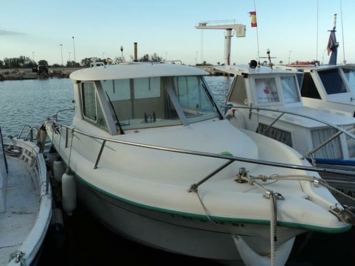 Live for the waves: A half-day getaway in Les Sables-d'Olonne aboard a motorboat