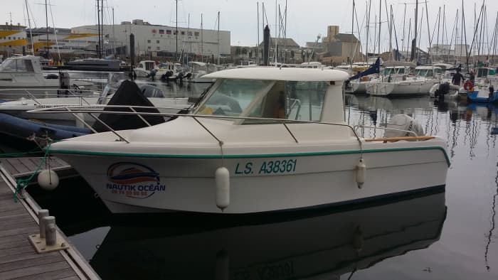 Live for the waves: A half-day getaway in Les Sables-d'Olonne aboard a motorboat