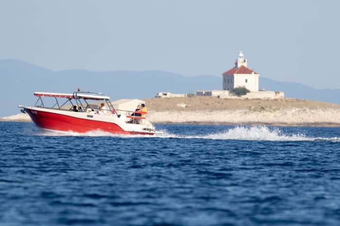 Hvar : visite privée de la grotte bleue et du hors-bord de Vis