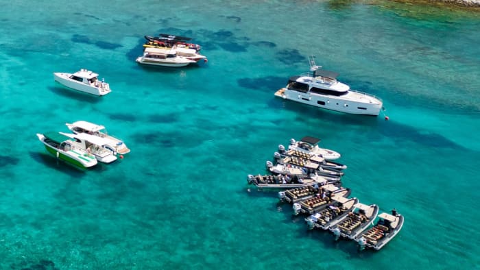 Hvar : visite privée de la grotte bleue et du hors-bord de Vis
