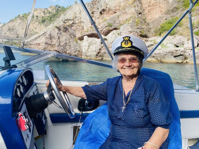 3 hours among caves and crystal-clear waters in Taormina