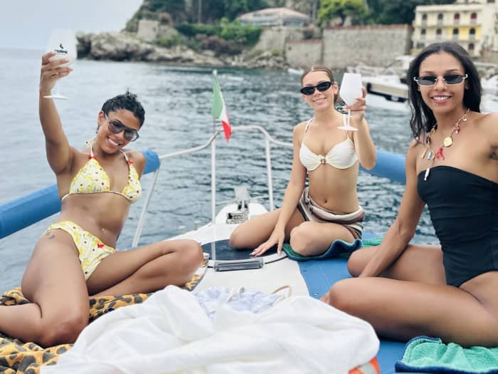 3 hours among caves and crystal-clear waters in Taormina