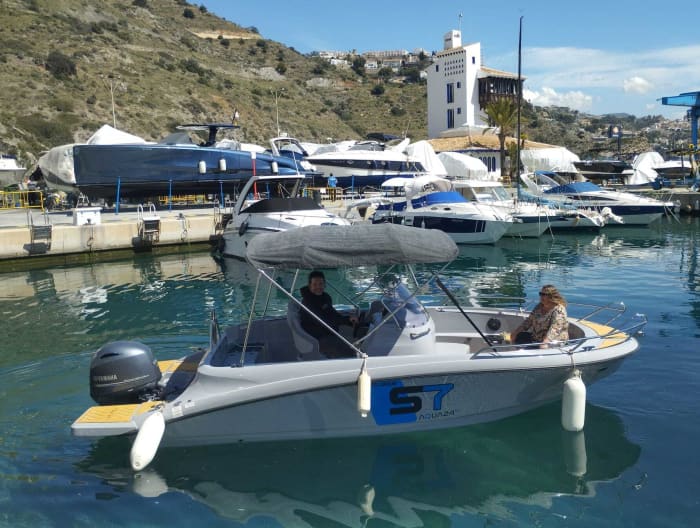 4-stündige Bootsfahrt in La Herradura, um Sonne und Meer zu genießen