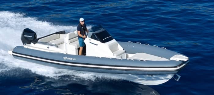 Din dag i Sorrento: Hyr en motorbåt för 7 timmar och 30 minuters upptäcktsfärd