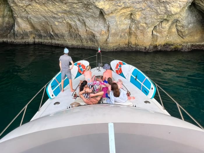 Excursão privada à Gruta de Benagil a partir de Vilamoura – a gruta marinha mais emblemática do Algarve