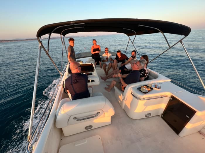 Excursão privada à Gruta de Benagil a partir de Vilamoura – a gruta marinha mais emblemática do Algarve