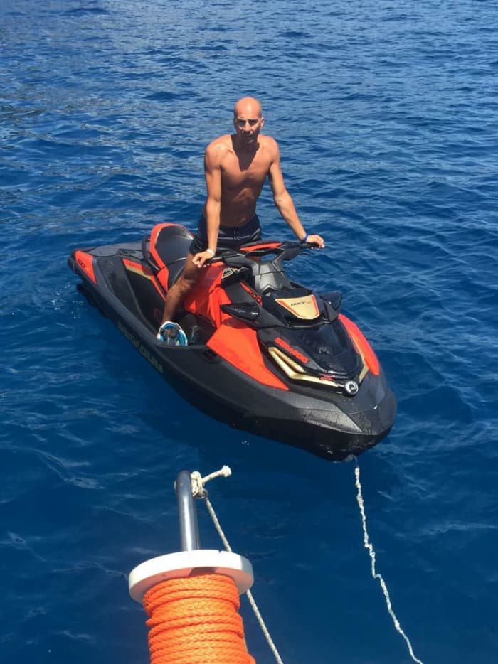 Verbringen Sie 7 Stunden mit Segeln rund um Loano.