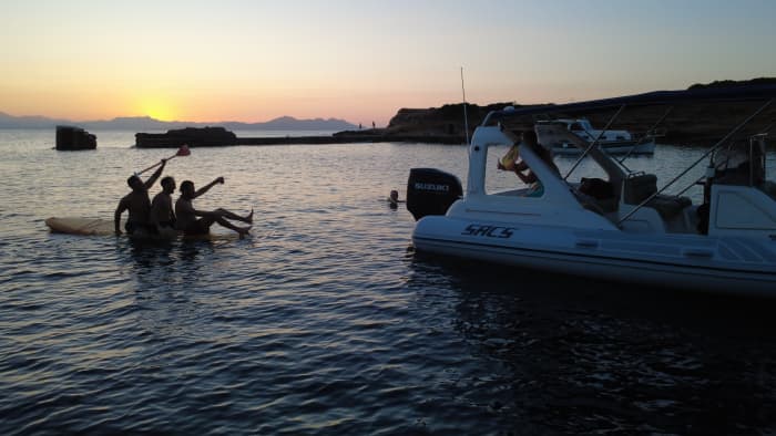 Zonsondergang in Alcúdia - Schipper, brandstof, snorkelen en paddleboarden inbegrepen