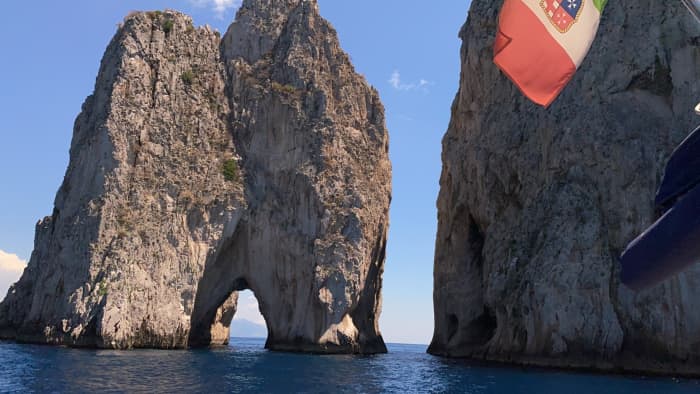 Discover Sorrento on a full-day trip on a motorboat