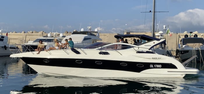 Discover Sorrento on a full-day trip on a motorboat