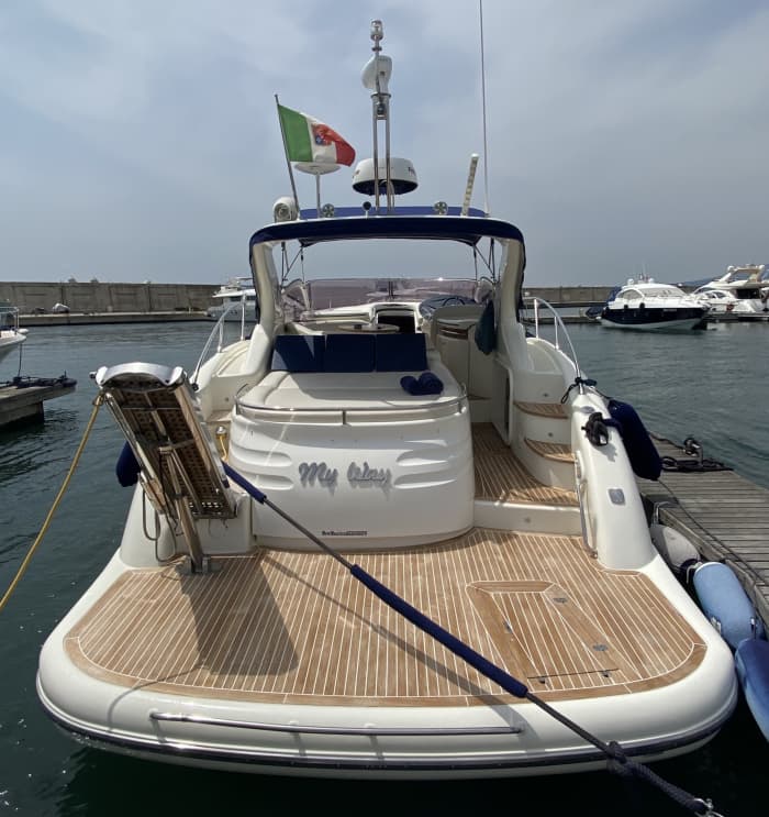 Discover Sorrento on a full-day trip on a motorboat