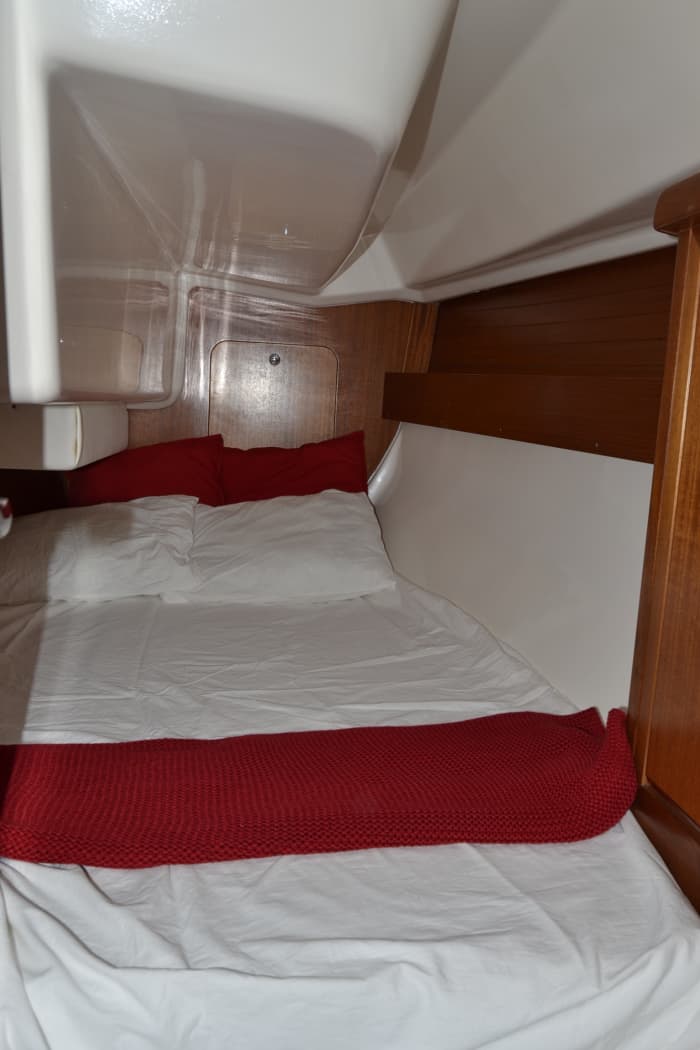 Zet koers naar plezier: een authentieke zeildag in Valencia op een zeilboot.