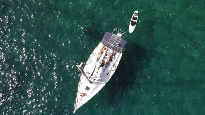 8 Stunden Segeln entlang der Küste von Blanes.