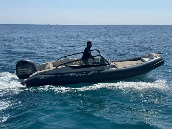 Njut av 8 timmar på en motorbåt för att utforska Saint-Jean-Cap-Ferrat