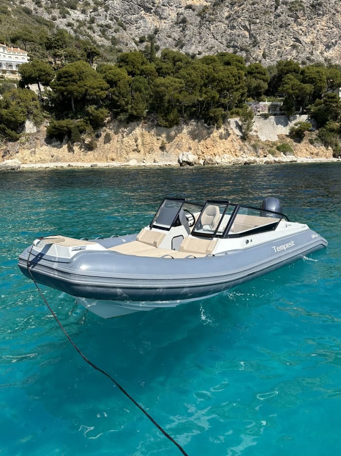 Njut av 8 timmar på en motorbåt för att utforska Saint-Jean-Cap-Ferrat