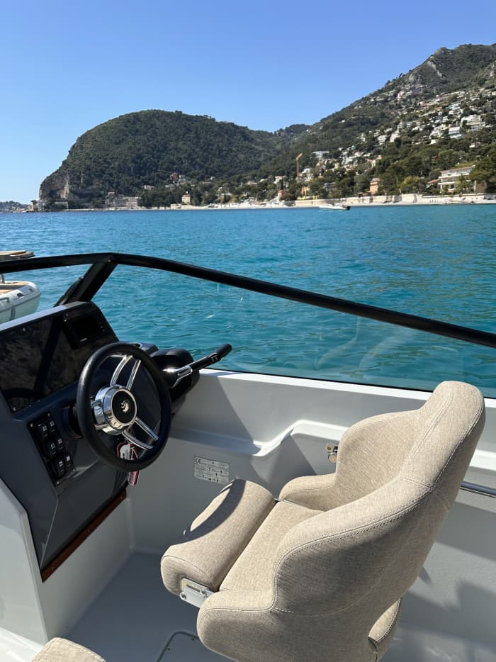 Njut av 8 timmar på en motorbåt för att utforska Saint-Jean-Cap-Ferrat