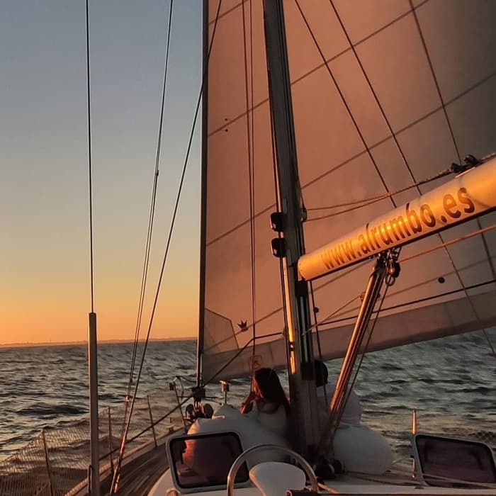Verken de gemeente El Puerto de Santa María in een halve dag: huur een motorboot voor 3,5 uur.