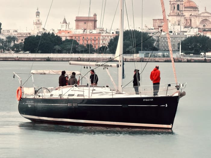 Verken de gemeente El Puerto de Santa María in een halve dag: huur een motorboot voor 3,5 uur.