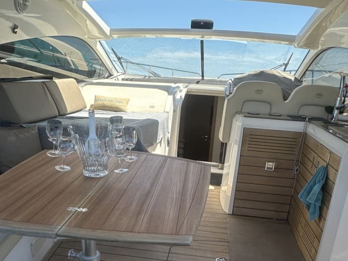 Découvrez Saint-Tropez en bateau pendant 6 heures