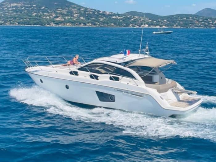 Découvrez Saint-Tropez en bateau pendant 6 heures