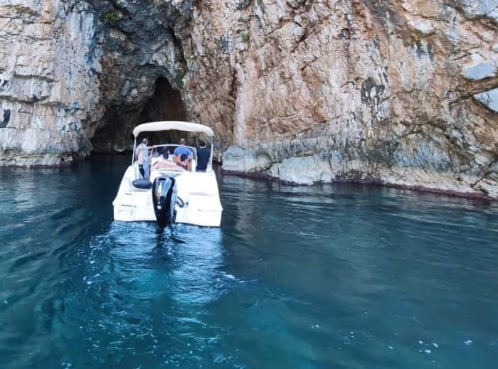 Profitez du soleil lors d'une excursion en bateau de 9 heures à Kotor