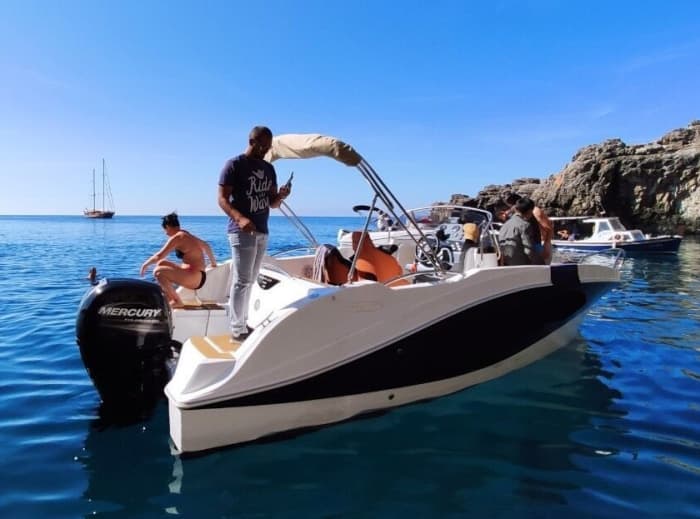 Profitez du soleil lors d'une excursion en bateau de 9 heures à Kotor