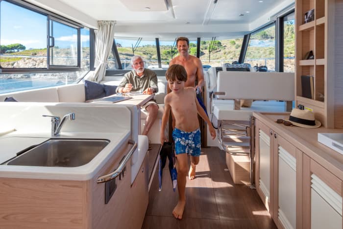 Erkunden Sie Palma de Mallorca mit dem Boot: Ein ganzer Tag auf dem Wasser an Bord eines Motorboots