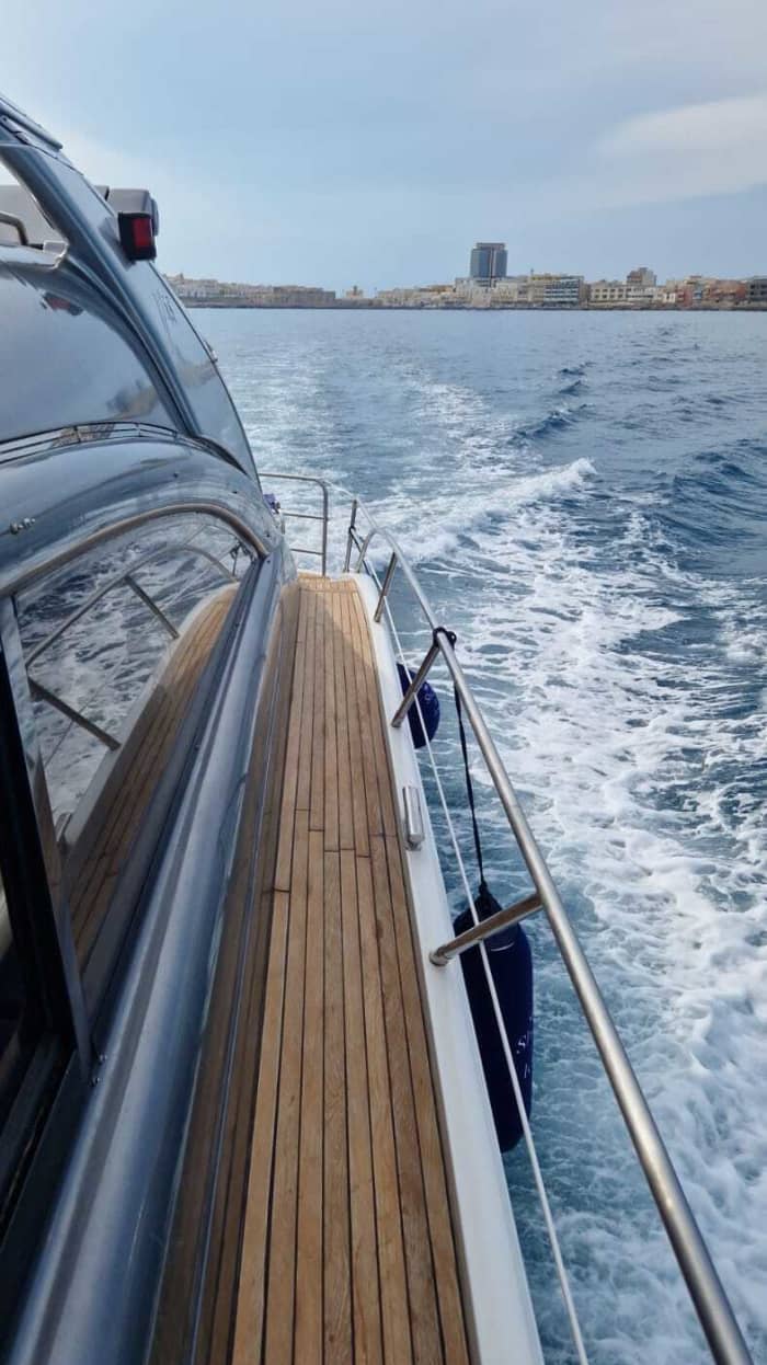 Disfrute del lujo de Gallipoli con un día completo a bordo de un yate a motor.