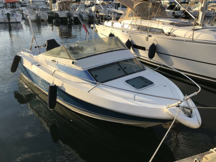 Alquiler de lancha motora por medio día en Saint-Cyprien.