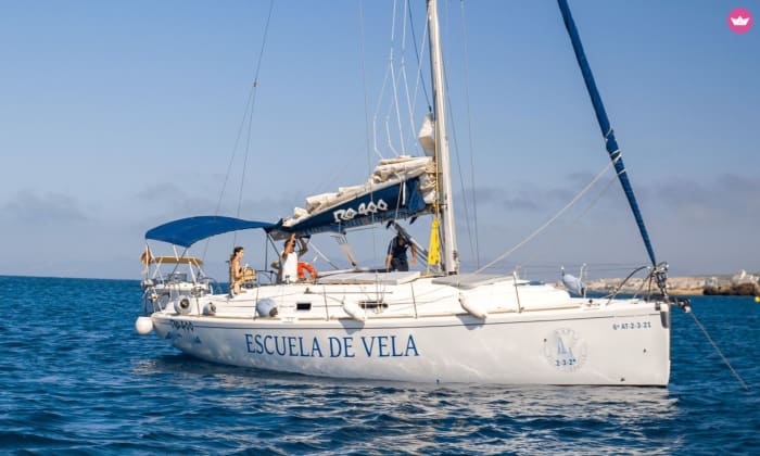 Genießen Sie einen ganzen Tag Segeln in Santa Pola auf einem Segelboot