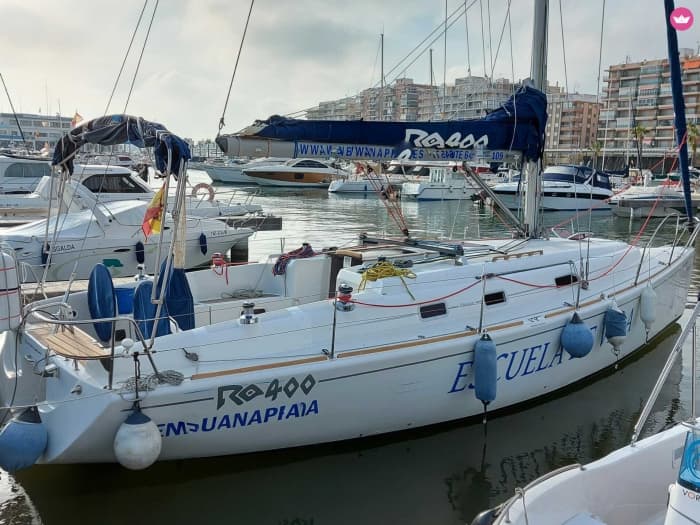 Genießen Sie einen ganzen Tag Segeln in Santa Pola auf einem Segelboot
