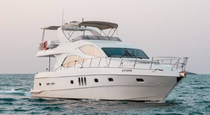 Discover Dubai in 10h: A premium motor yacht experience