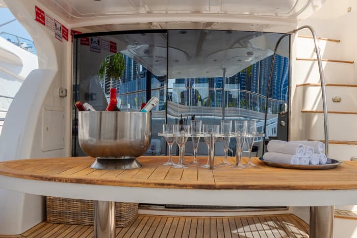 Discover Dubai in 10h: A premium motor yacht experience