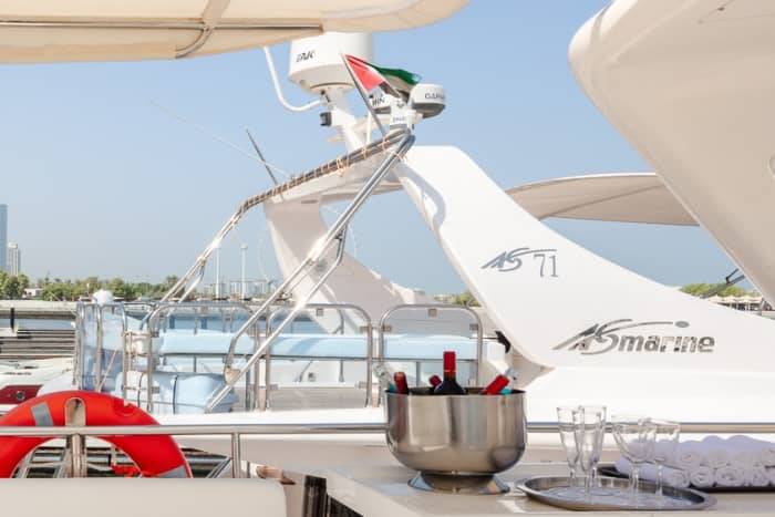 Discover Dubai in 10h: A premium motor yacht experience
