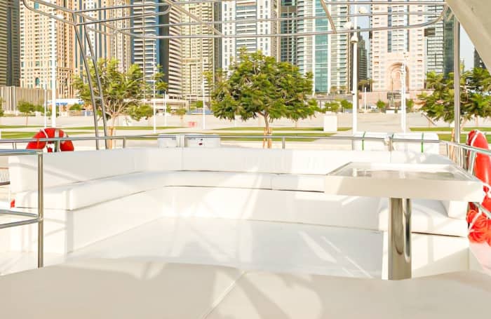 Discover Dubai in 10h: A premium motor yacht experience