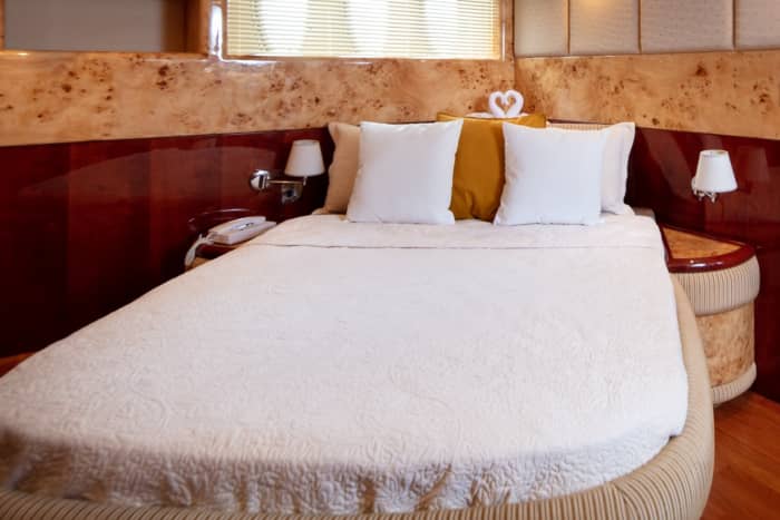 Discover Dubai in 10h: A premium motor yacht experience