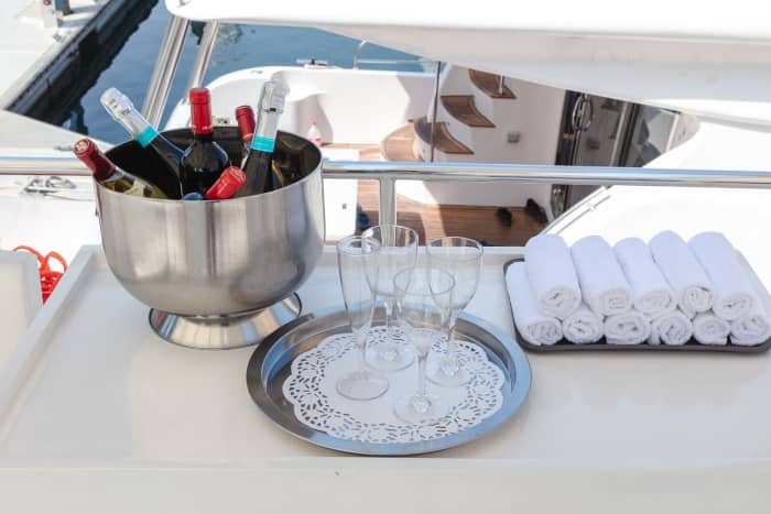 Discover Dubai in 10h: A premium motor yacht experience