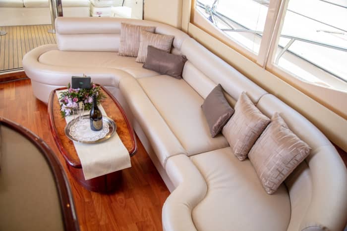 Discover Dubai in 10h: A premium motor yacht experience