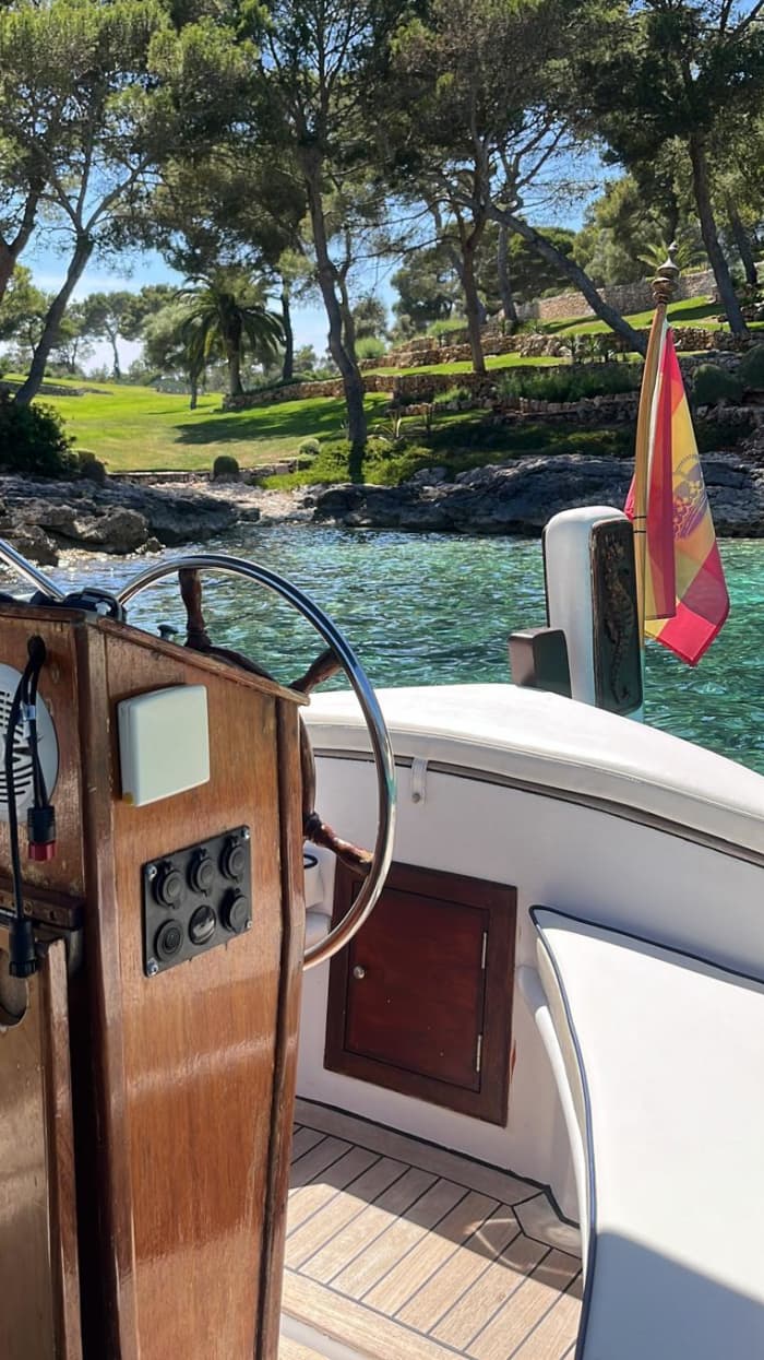 Excursión en barco de 4 horas en Cala d'Or para disfrutar del sol y el mar.