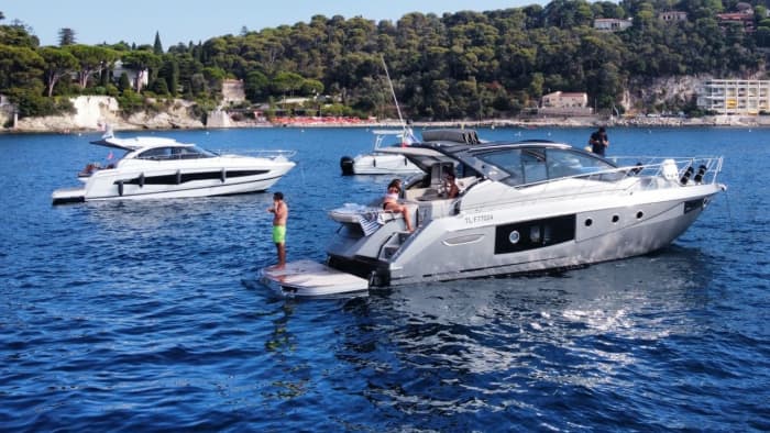 1 all-inclusive day aboard your private yacht: Cap d'Antibes / Lérins Islands