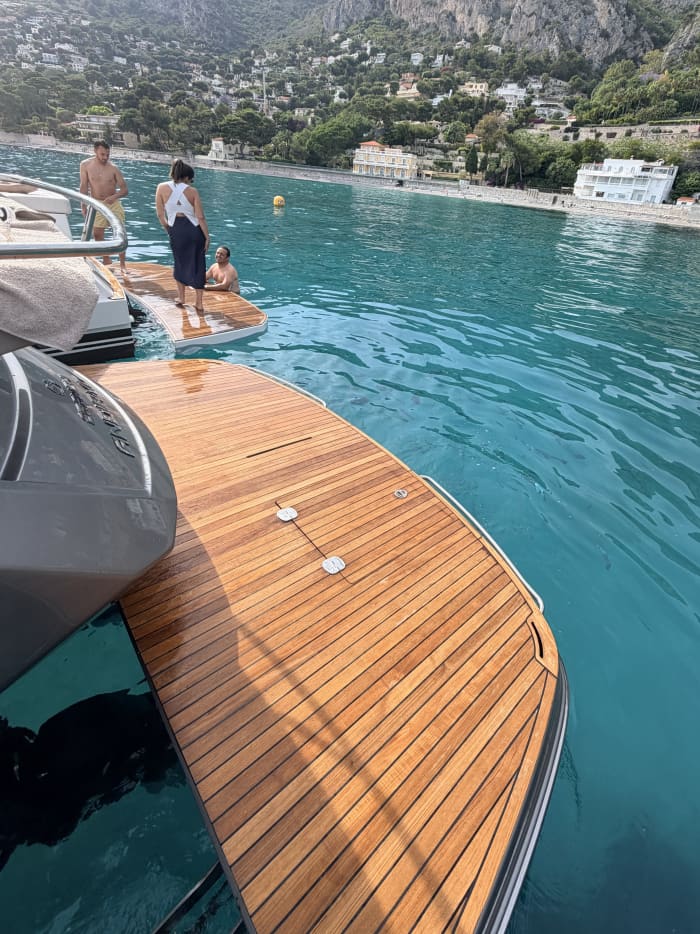 From Cannes to Saint-Tropez on your private yacht! (all inclusive)